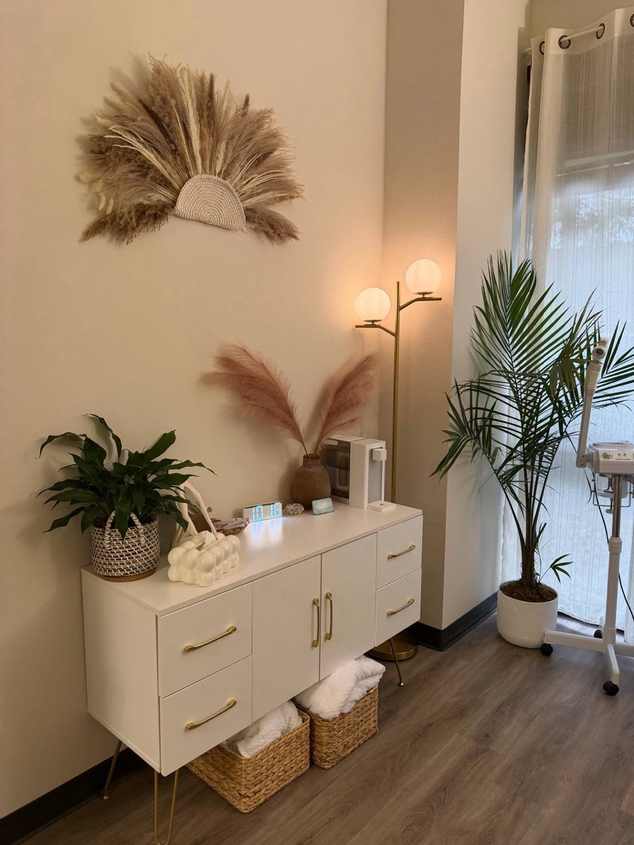 Boho-styled decor corner at Beautissima studio